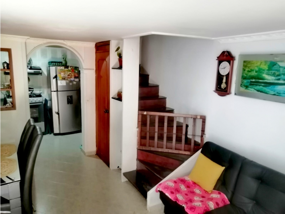 VENTA APARTAMENTO DE CUATRO PISOS, ALMENDROS DE TERRANOVA, BELLO — foto 2