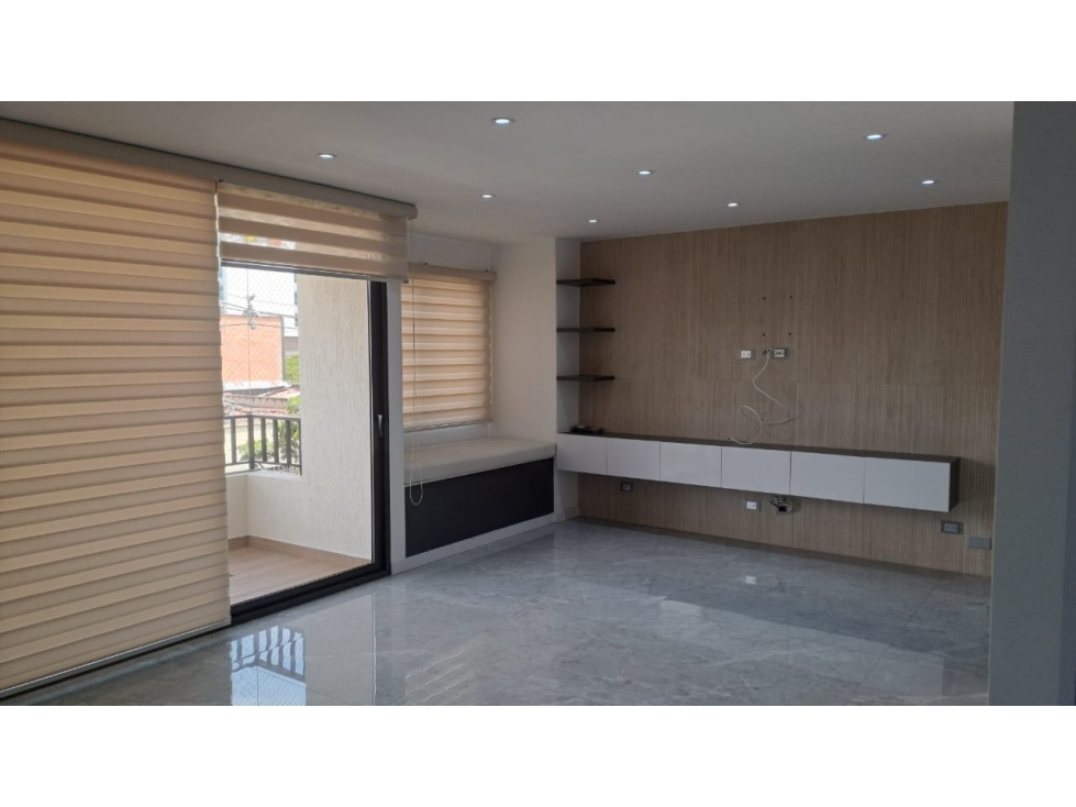 VENTA APARTAMENTO EN EDIFICIO LAURELES, MEDELLÍN