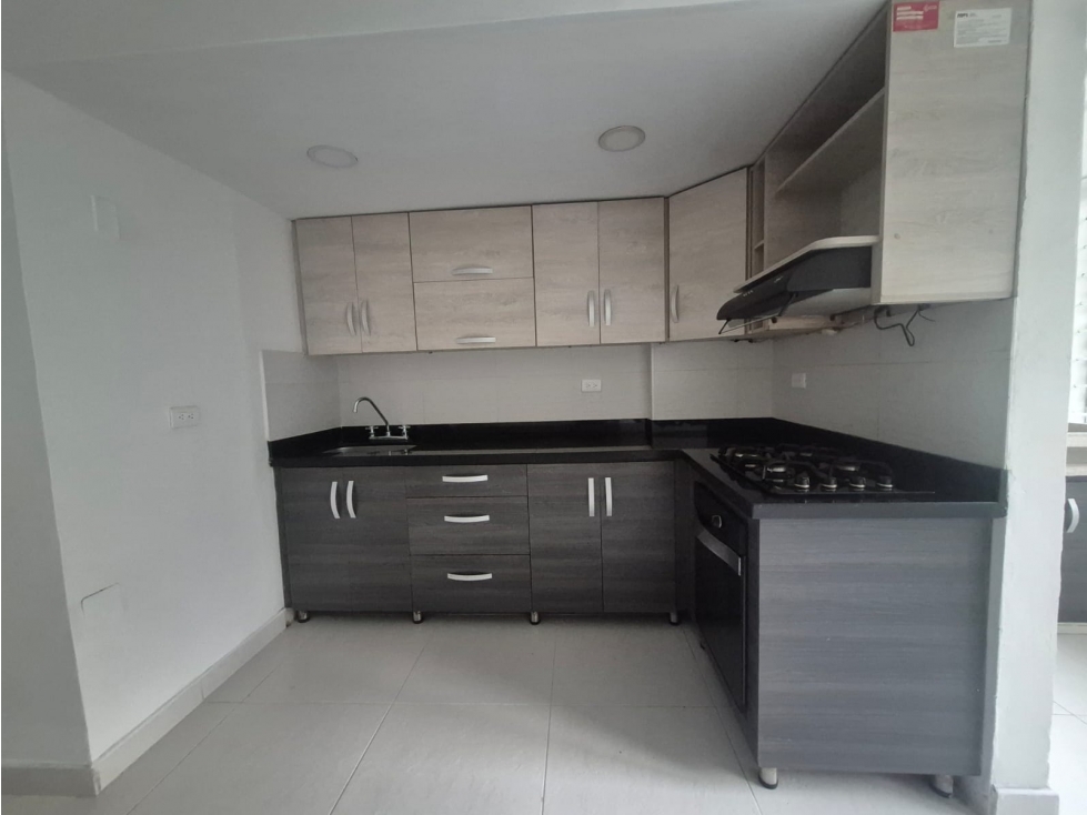 VENTA APARTAMENTO CON TERRAZA CALASANZ, PARTE BAJA, MEDELLÍN — foto 2