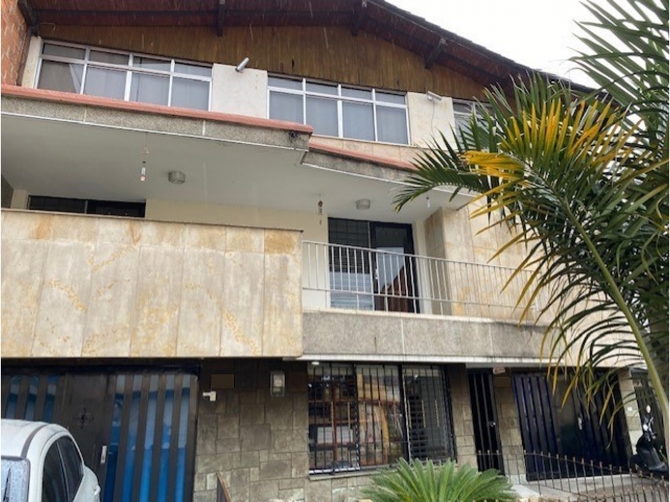 VENTA DE EDIFICIO DE TRES PLANTAS, LOS COLORES, MEDELLIN - 1
