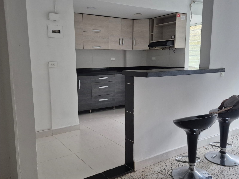 VENTA APARTAMENTO CON TERRAZA CALASANZ, PARTE BAJA, MEDELLÍN — foto 3
