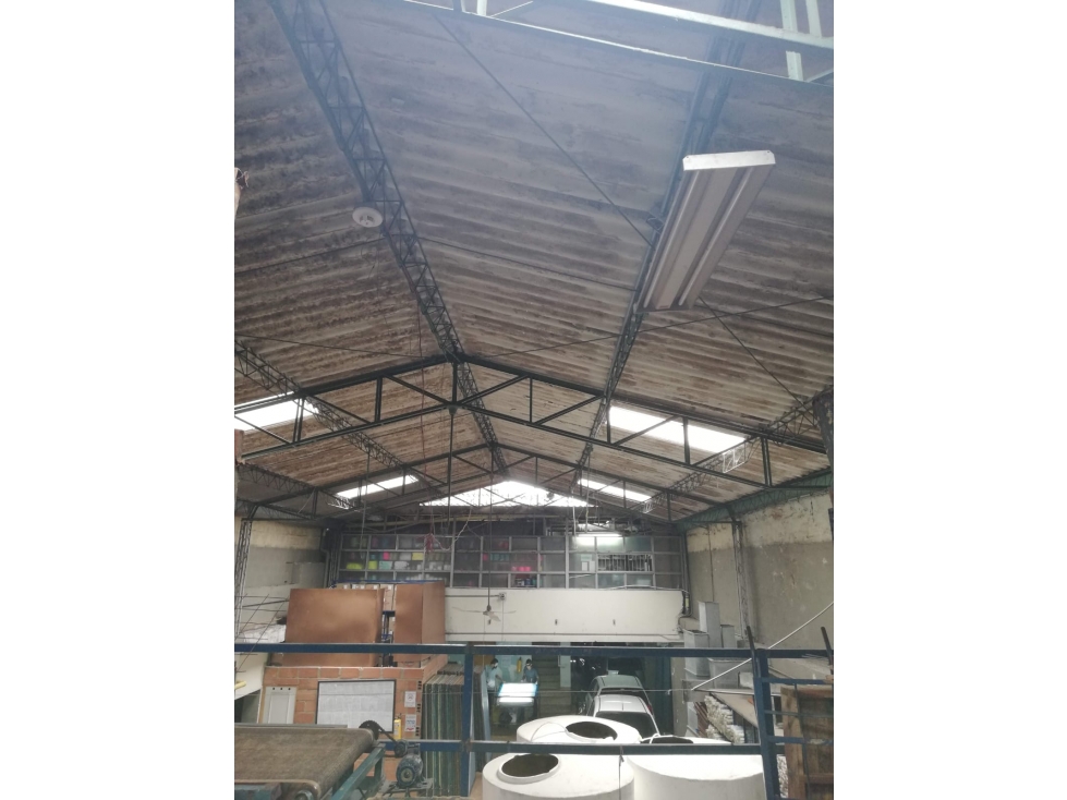 VENTA CASA BODEGA, LA 33, MEDELLÍN- ALTA MIXTURA