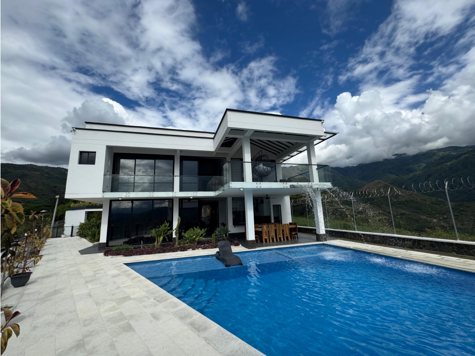 VENTA MANSIÓN AMOBLADA CON VISTA 360°, SAN JERÓNIMO, ANT