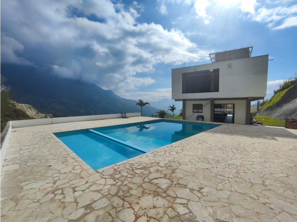 VENTA CASA FINCA CON PISCINA, BELLO  