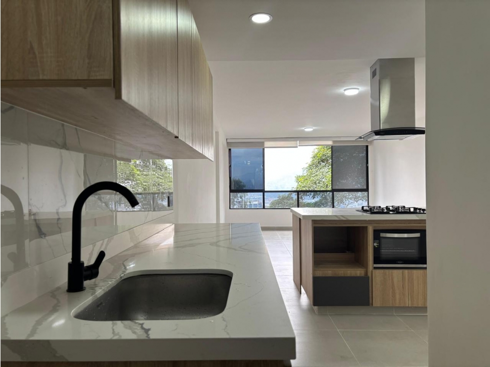 VENTA APARTAMENTO ALFARO, POBLADO, MEDELLÍN-85m2 — foto 3