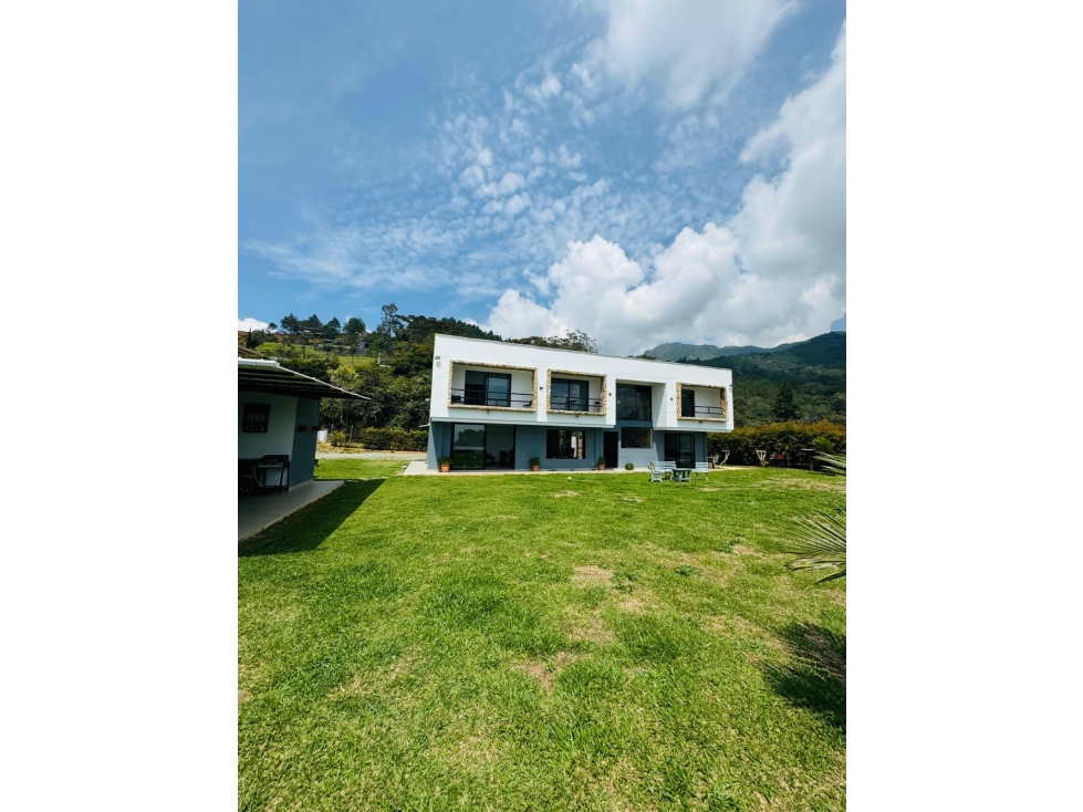 VENTA/ALQUILER CASA ECOPARCELA CALIFORNIA NORTEAMERICA, BELLO-394M²