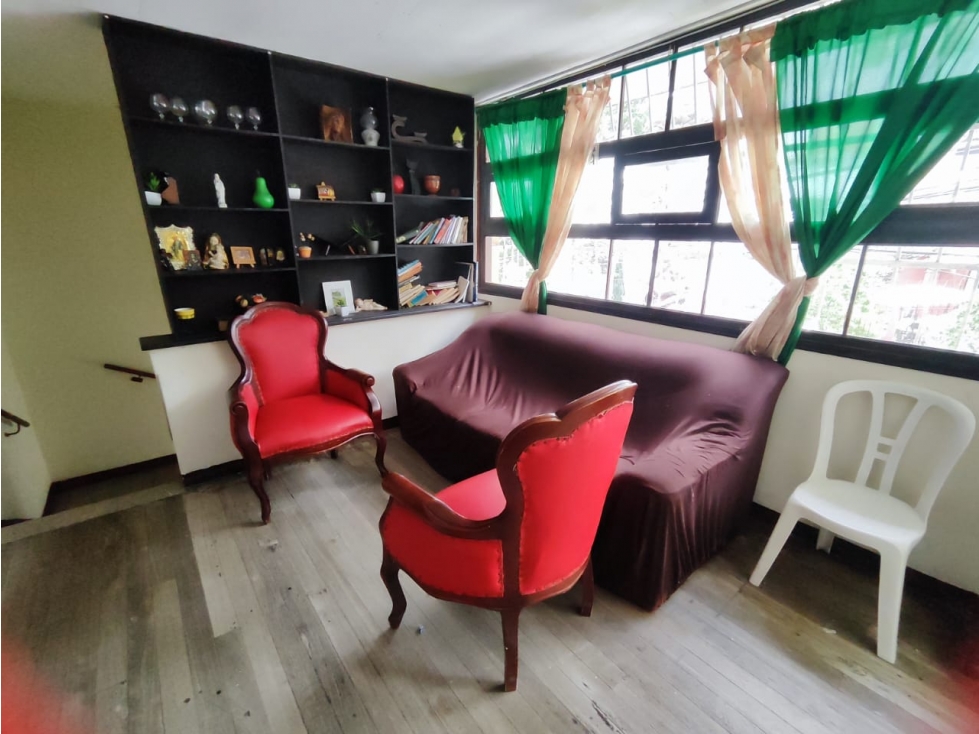 VENTA CASA DE DOS NIVELES PRADO CENTRO, MEDELLÍN 