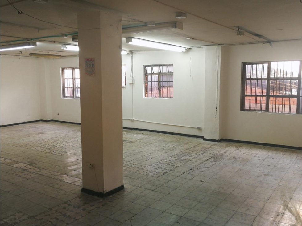 VENTA BODEGA U OFICINA EDIFICIO ORIENTAL, GUAYAQUIL, MEDELLÍN