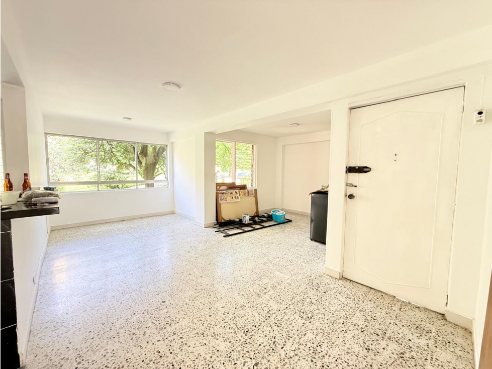 VENTA APARTAMENTO CON TERRAZA CALASANZ, PARTE BAJA, MEDELLÍN