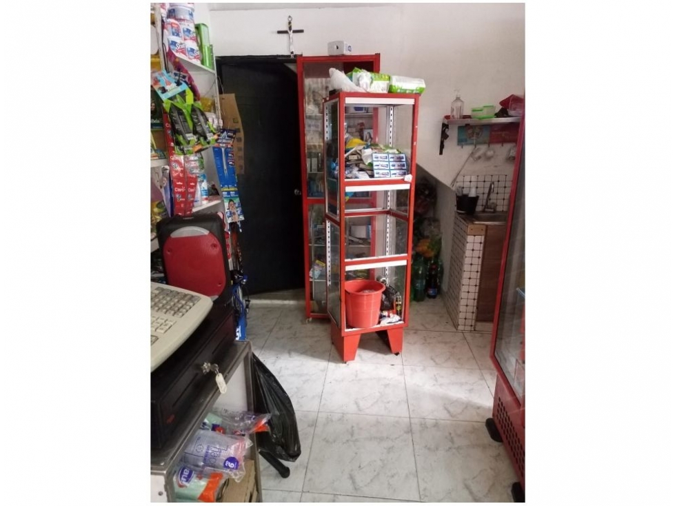 VENTA EDIFICIO DE TRES NIVELES, BARRIO TRINIDAD, MEDELLÍN - 3