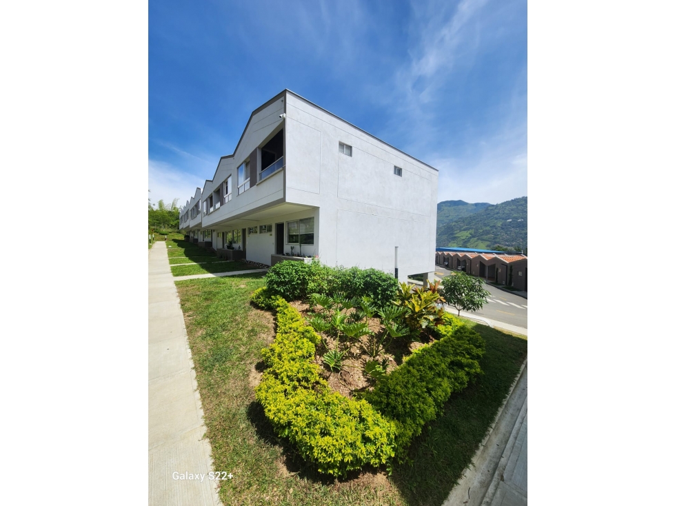 VENTA CASA UNIFAMILIAR EN CONDIMINIO CAMPESTRE, GIRARDOTA-ANT