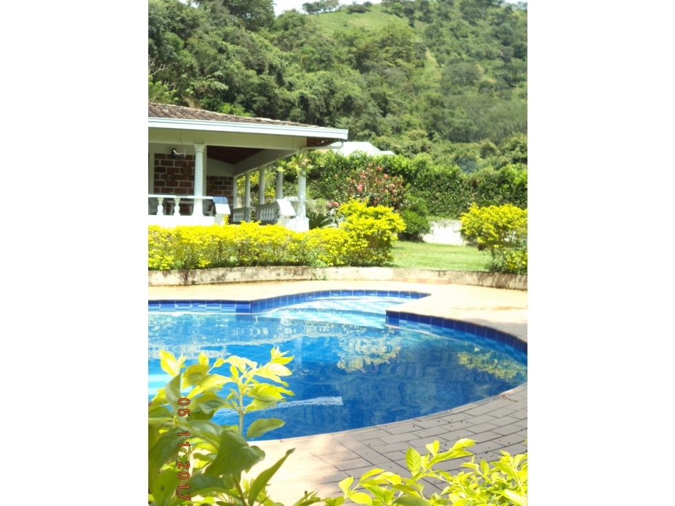VEN/CAMBIO FINCA CON PISCINA CIRCULAR, SOPETRÁN, ANT