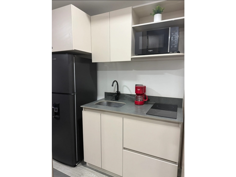 VENTA APARTA-SUITE AMOBLADO, LAURELES, MEDELLÍN- permite AIRBNB  