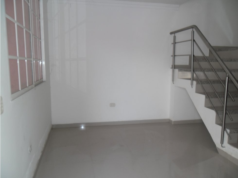 CASA DE 2 PISOS EN VENTA - 3