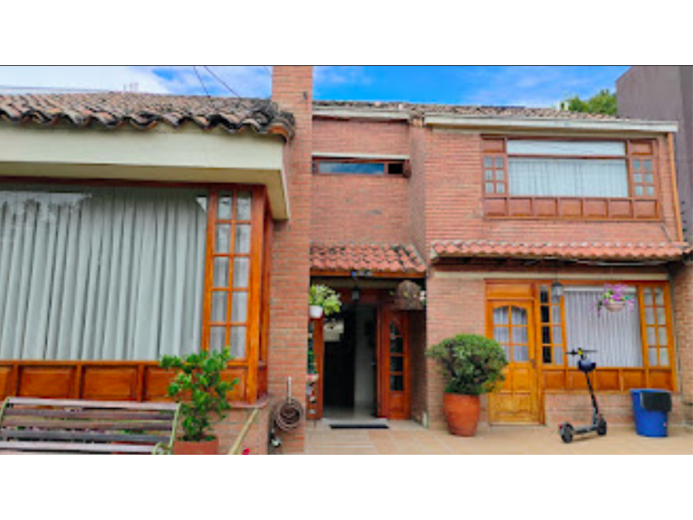 VENTA CASA ALHAMBRA INDEPENDIENTE,CALLE CON VIGILANCIA