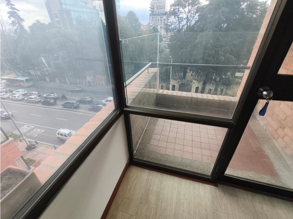 ARRIENDO APTO CHICO MUSEO EDIFICIO DE ROGELIO SALMONA