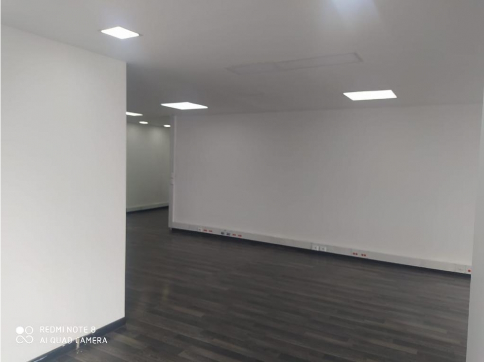 VENTA/ARRIENDO OFICINA CHICO Cll 100 — foto 2