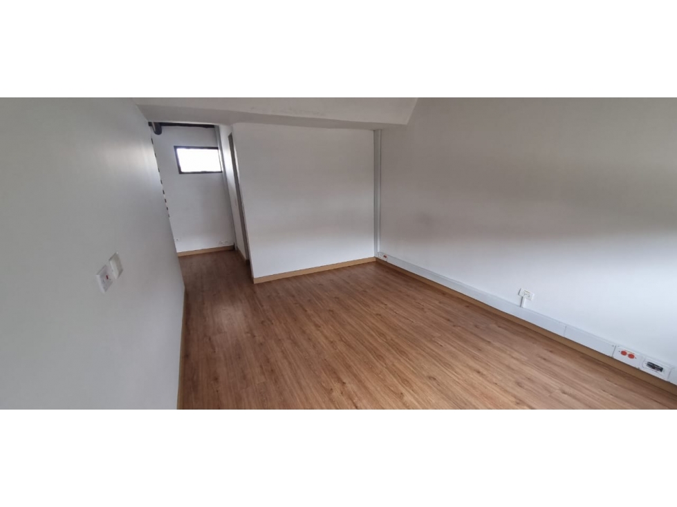 ARRIENDO PARA OFICINA CASA ILARCO EN CALLE CERRADA, 2 NIVELES — foto 2
