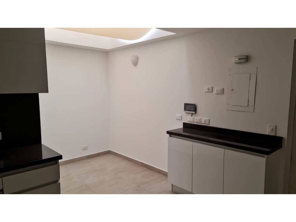 VENTA APARTAMENTO TIPO PENTHOUSE DUPLEX, SANTA BARBARA CENTRAL — foto 2