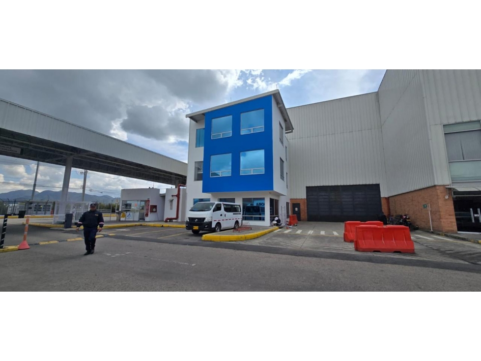 VENTA 2 BODEGAS UNIDAS CON DOBLE ENTRADA ADELANTE SIBERIA - 2