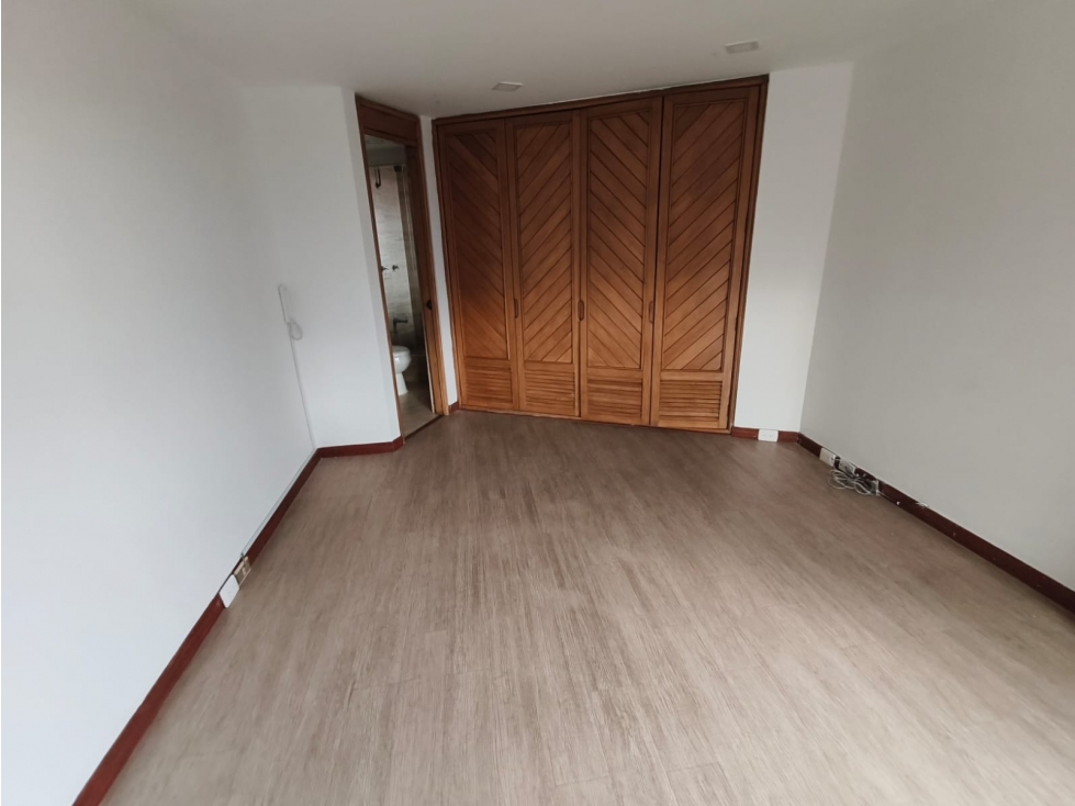 ARRIENDO APTO CHICO MUSEO EDIFICIO DE ROGELIO SALMONA — foto 4