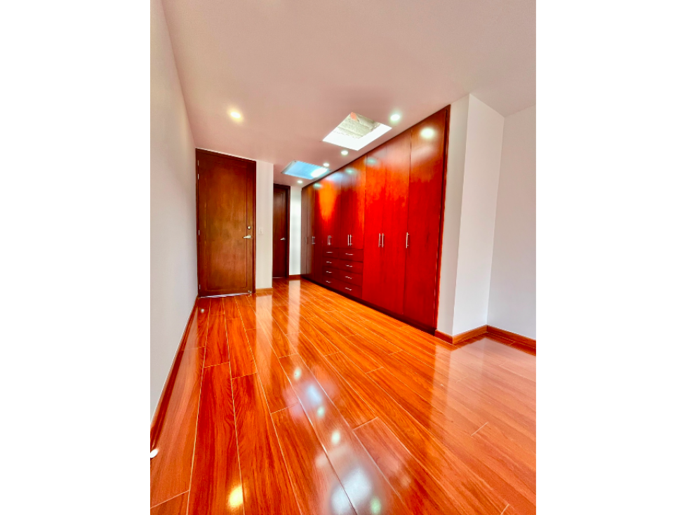 ARRIENDO APARTAMENTO PENTHOUSE SAN PATRICIO FRENTE AL PARQUE — foto 2