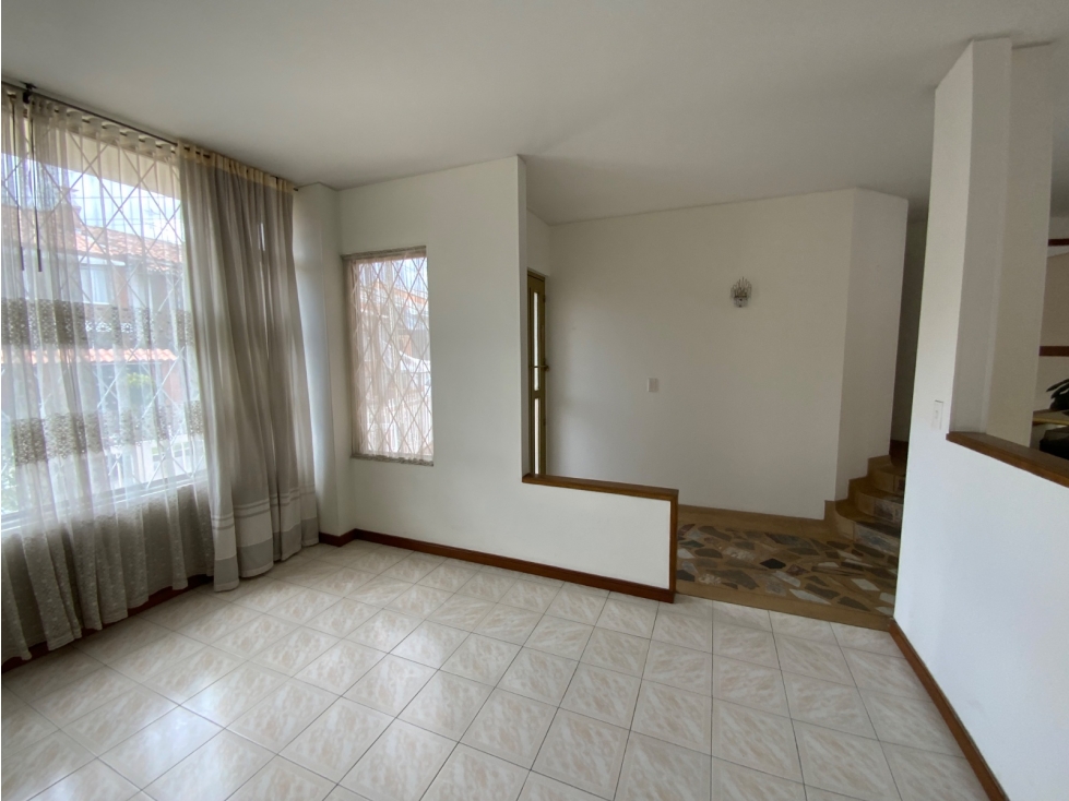 VENTA CASA ALHAMBRA INDEPENDIENTE EN CALLE CON VIGILANCIA, — foto 3