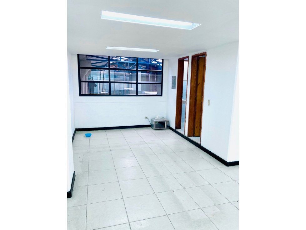VENTA/PERMUTA BODEGA COMERCIAL Y/O INDUSTRIAL, Zona LA FLORESTA — foto 3