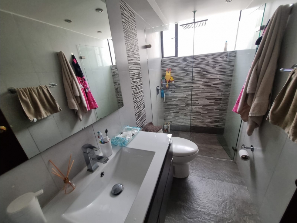 VENTA REMODELADO, APARTAMENTO SANTA BÁRBARA UNICENTRO BUGANVILLA — foto 4