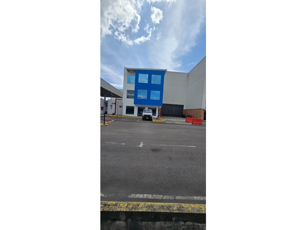 VENTA 2 BODEGAS UNIDAS CON DOBLE ENTRADA ADELANTE SIBERIA - 5