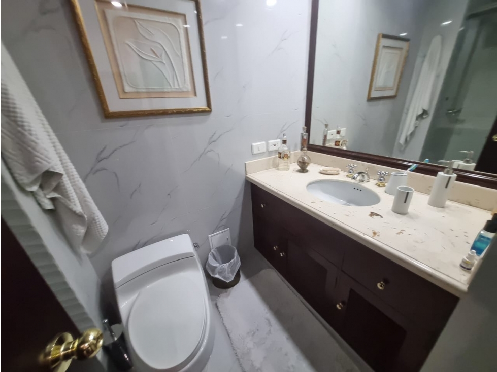 VENTA/ ARRIENDO REMODELADO APTO CHICO RESERVADO, — foto 5