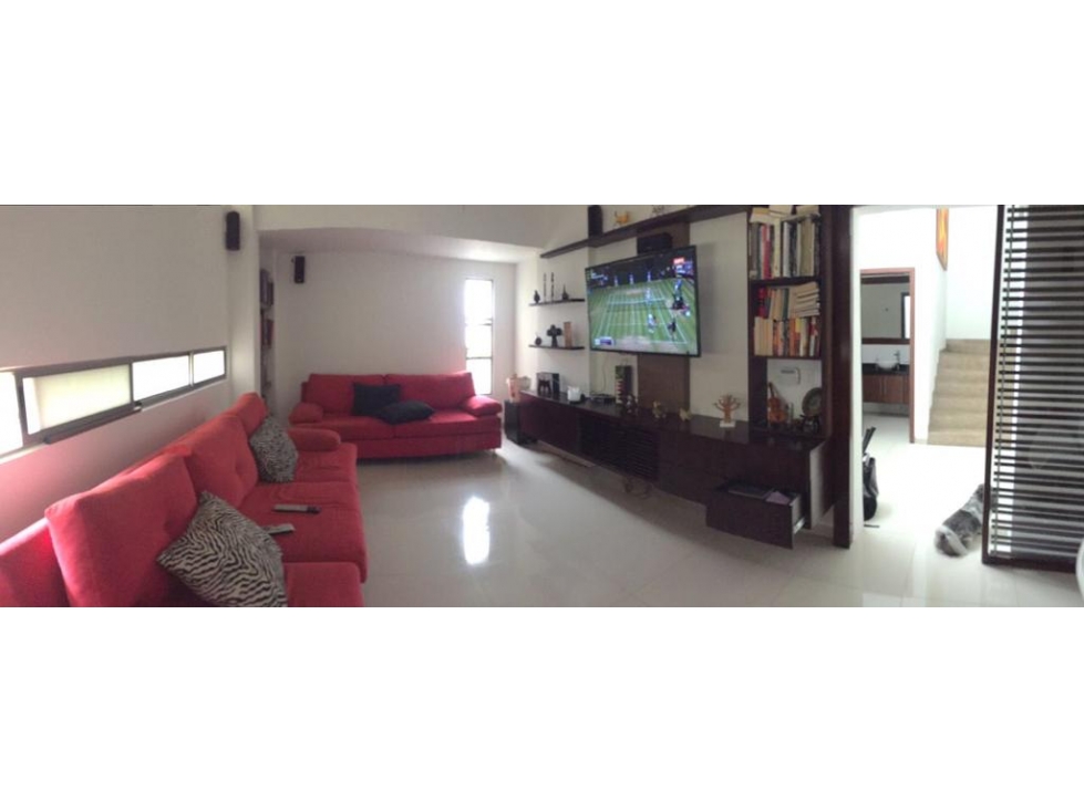 CASA EN ALTOS DE CIUDAD JARDIN EN UNIDAD CERRADA — foto 2