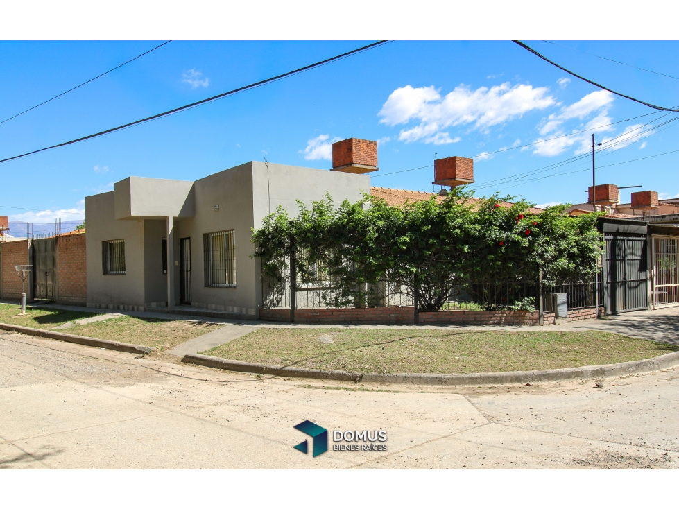 VENTA CASA ESQUINA EN BARRIO AMPLIACIÓN LOS CEIBOS