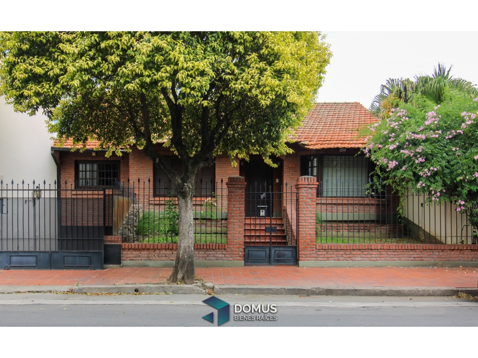 VENTA CASA AV. URUGUAY - 1