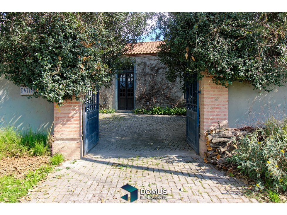 VENTA CASA DE CATEGORIA EN B° PRIVADO LOS OLMOS - 2