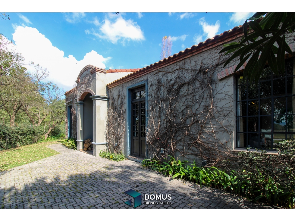 VENTA CASA DE CATEGORIA EN B° PRIVADO LOS OLMOS - 5