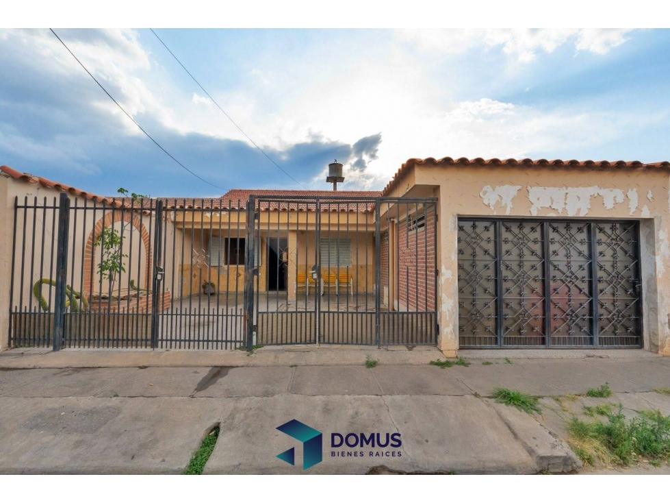 VENTA CASA BARRIO SANTA ANA ZONA SUR
