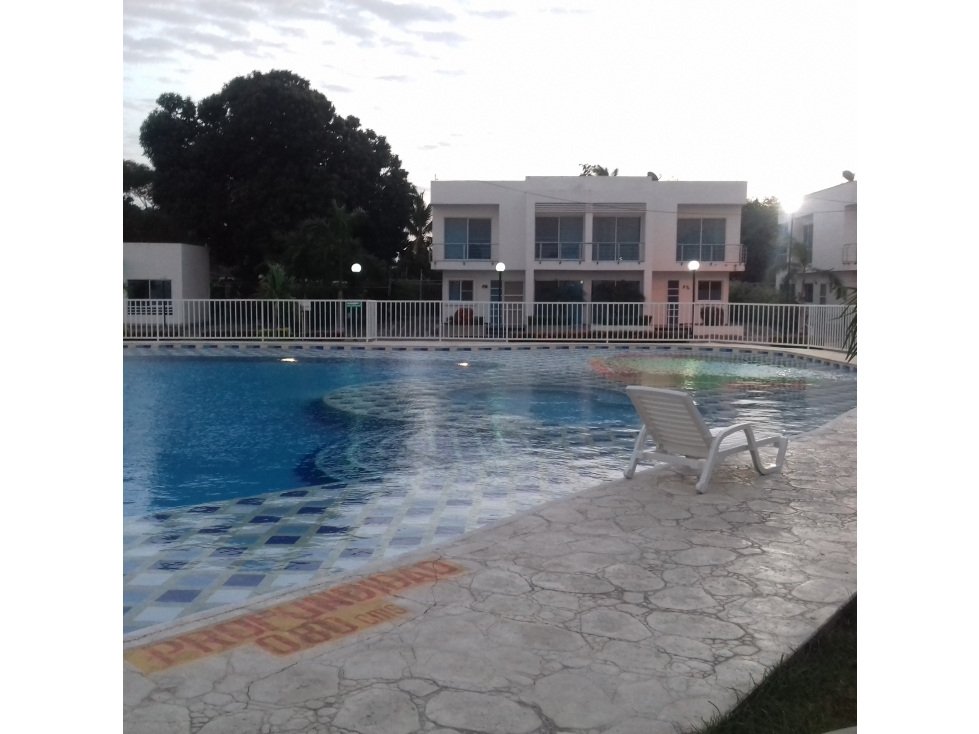VENDO CASA DE DOS PISOS CON JACUZZI VIA GIRARDOT A LA VARIAN A IBAGUE — foto 3