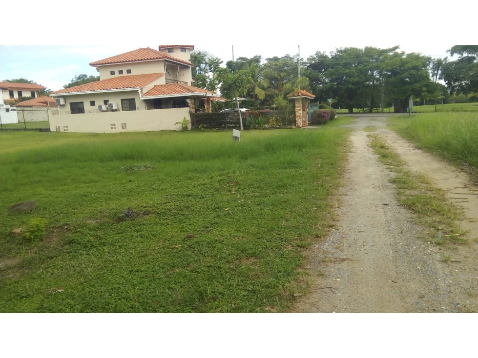 SE VENDE TERRENO EN CORONADO