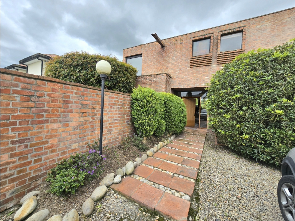 SE VENDE EXCELENTE CASA EN APOSENTOS SOPÓ