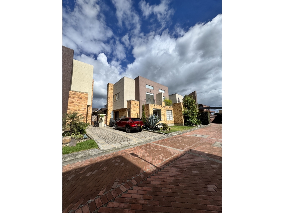 SE VENDE CASA EN CHIA