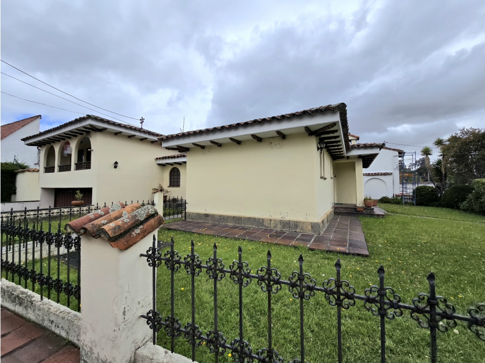 SE VENDE CASA EN CERROS DE NIZA — foto 2