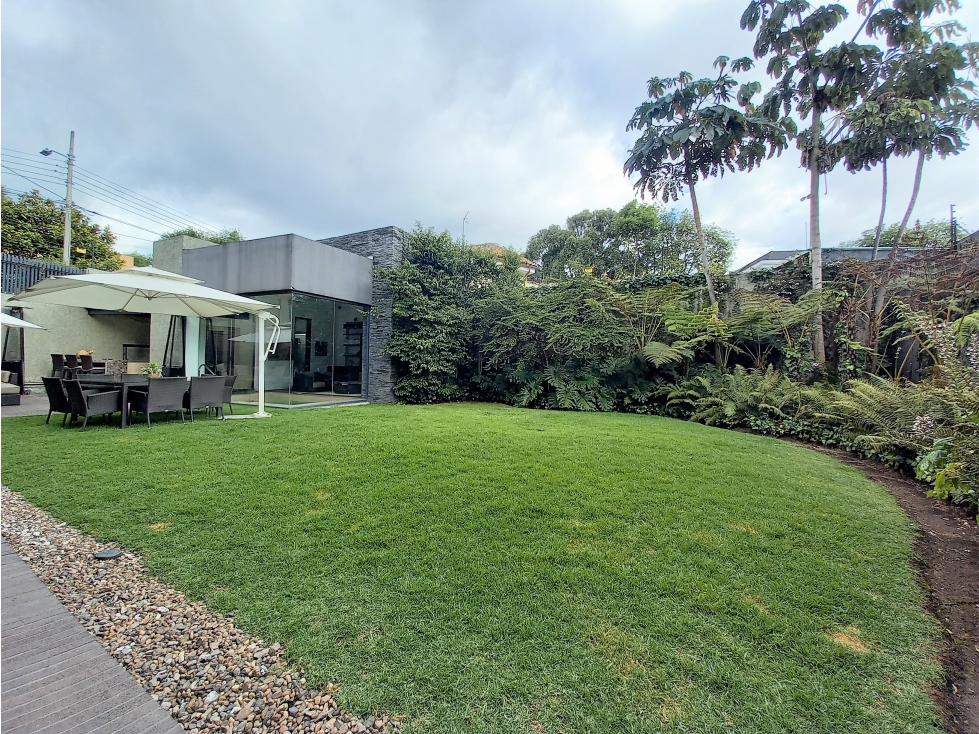 SE VENDE ESPECTACULAR CASA EN SANTA ANA ORIENTAL