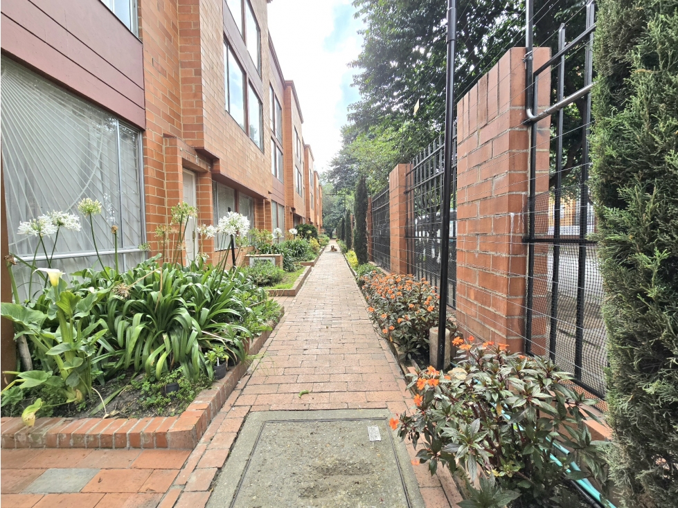SE VENDE CASA REMODELADA EN EL REDIL