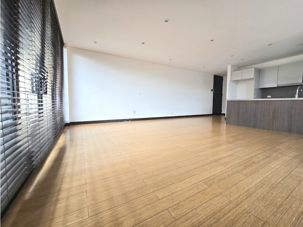 SE ARRIENDA APARTAMENTO EN CHICÓ. EXTERIOR ESQUINERO — foto 4