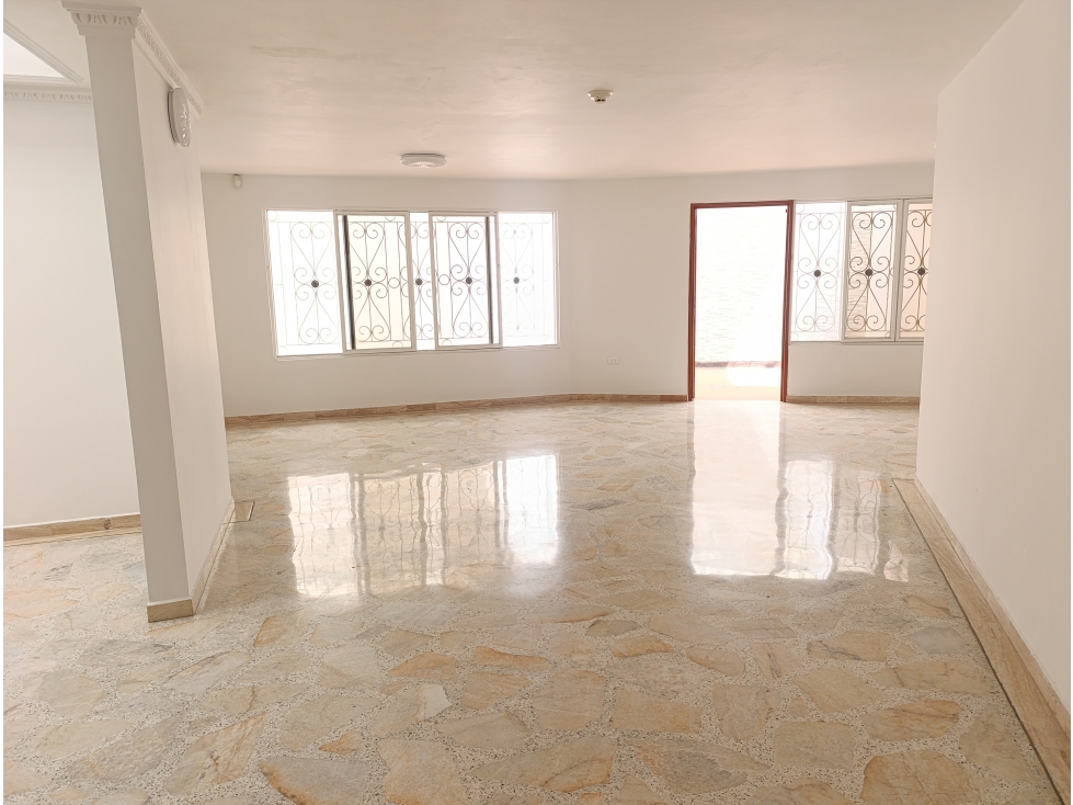 CASA EN VENTA AMPLIA PRADOS DEL NORTE CALI