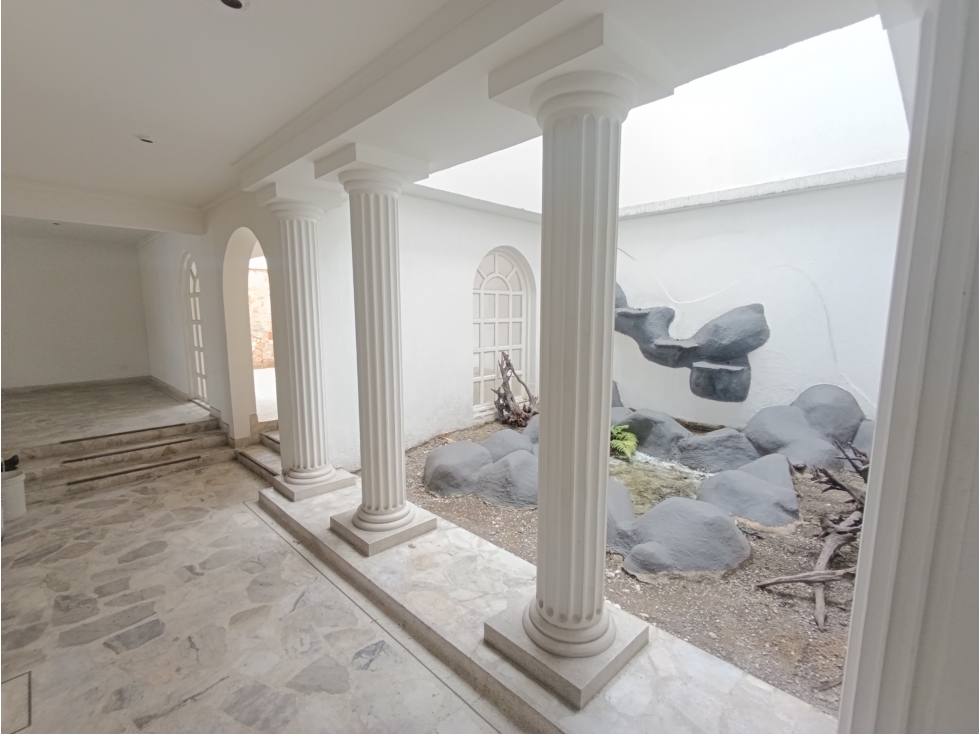 CASA ESQUINERA EN VENTA PRADOS DEL NORTE- RESIDENCIA O EMPRESA