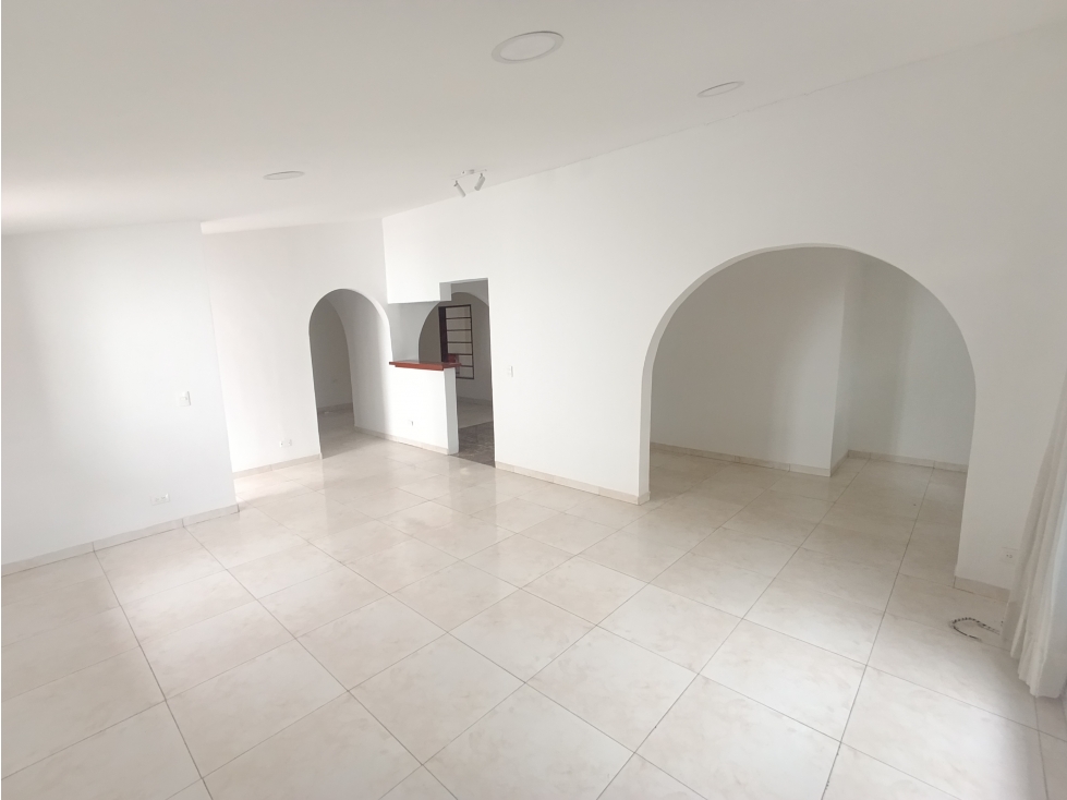 CASA EN VENTA AMPLIA BARRIO VIPASA RESIDENCIA O NEGOCIO - 2