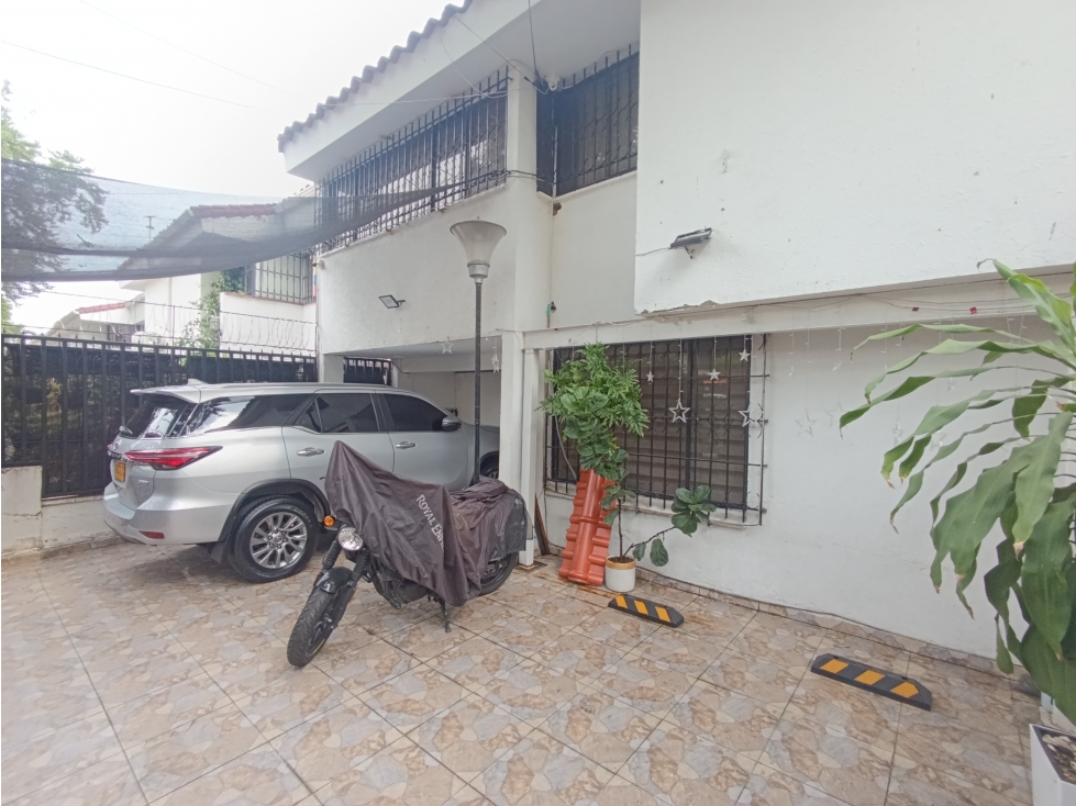 CASA EN VENTA PRADOS DEL NORTE 2 NIVELES 300M2