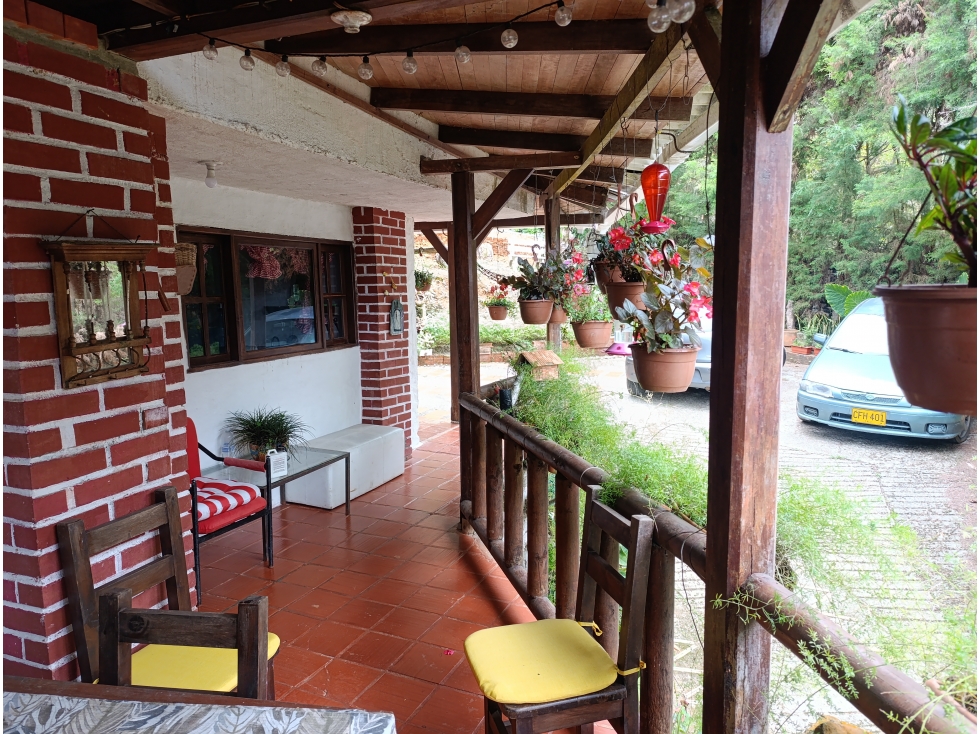 LOTE CON CASA CAMPESTRE RENTANDO EN MEDIO DAPA 330M2